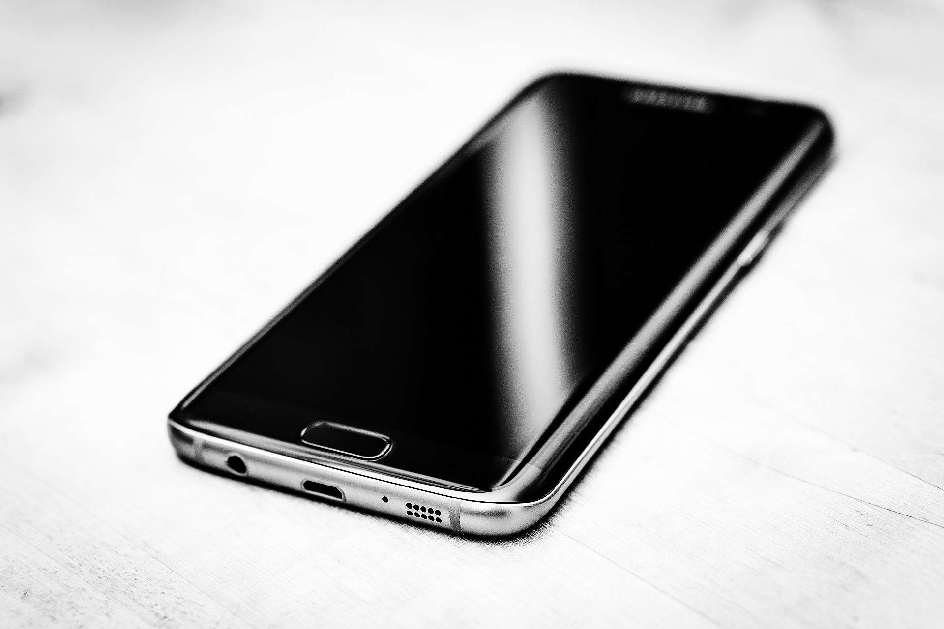 Pearl Black Samsung Galaxy S7 Edge To Launch On December 9