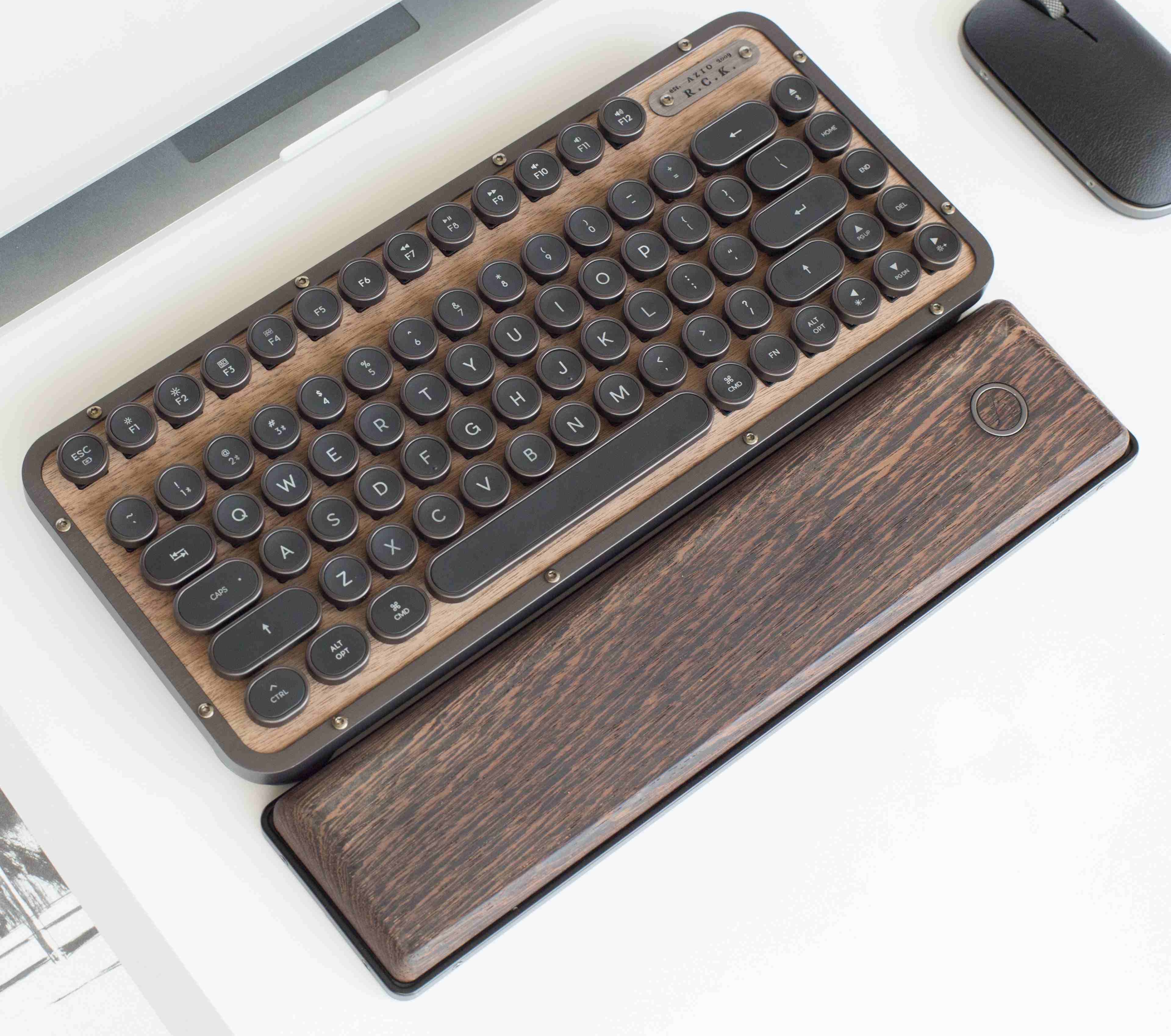 Azio Mechanical Keyboard Is A Stunning Retro-Inspired Device